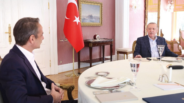 Atinada gündem leblebi helvası Atinada gündem leblebi helvası