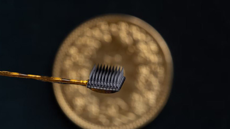 Tamamen felçli hasta, beynine yerleştirilen implantla iletişim kurdu