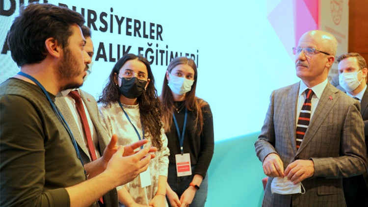 ‘Yurt dışında başarılı olmayan doktoralı öğrenci yok’ ‘Yurt dışında başarılı olmayan doktoralı öğrenci yok’