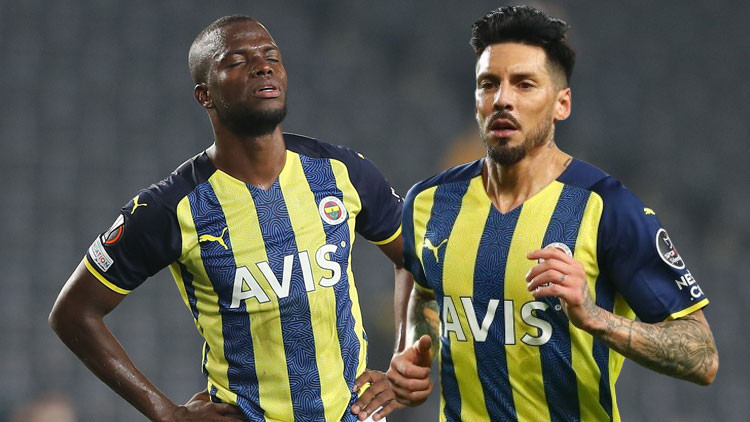 Son dakika: Mesut Özil ve Ozan Tufan kararı sonrası Fenerbahçede Valencia ve Sosa krizi ortaya çıktı