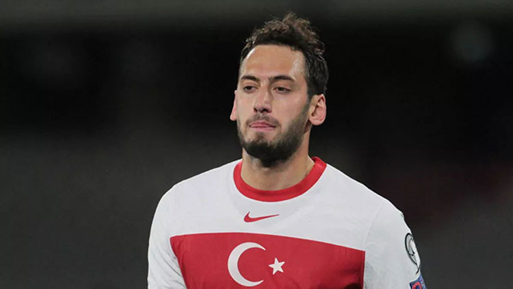 Hakan Çalhanoğlu: Burak abinin üzüntüsünü kimse anlayamaz