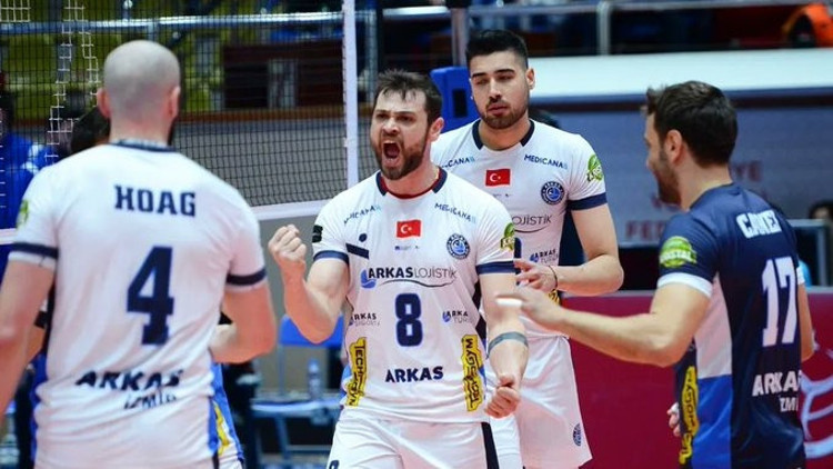 Arkas, lider Halkbankı devirdi Namağlup takım kalmadı...