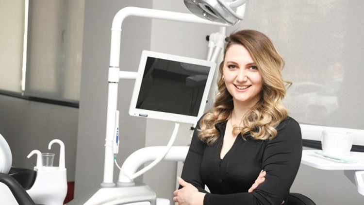 Gülüş tasarımıyla mutlu bir gülümseme