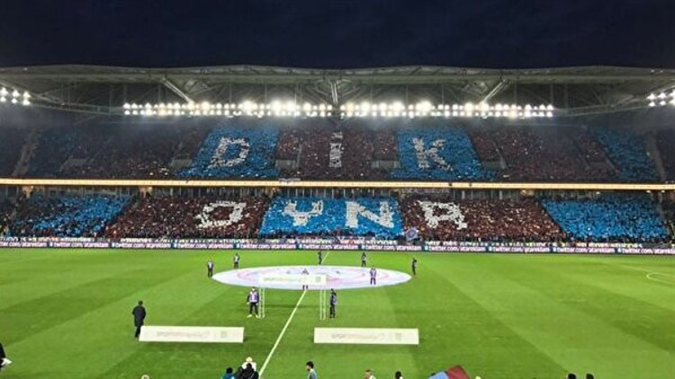 Trabzonspor-Beşiktaş maçı için koreografi hazırlığı Trabzonspor-Beşiktaş maçı için koreografi hazırlığı