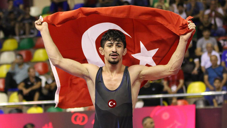 Milli güreşçi Kerem Kamal, Avrupa şampiyonu