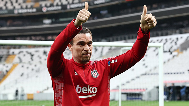 Son Dakika: Beşiktaşta Valerien Ismael, Trabzonspor sonrası 3 futbolcunun biletini kesti Son Dakika: Beşiktaşta Valerien Ismael, Trabzonspor sonrası 3 futbolcunun biletini kesti