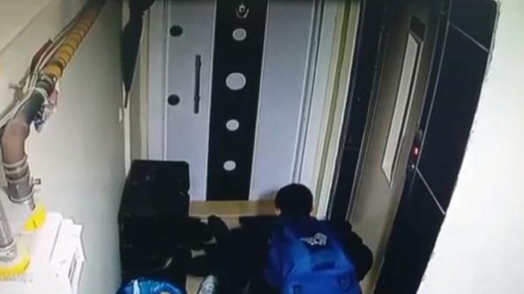 Esenyurtta ayakkabı hırsızlığı kamerada Esenyurtta ayakkabı hırsızlığı kamerada