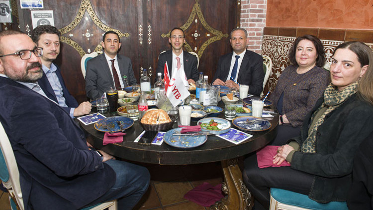 Başkonsolos Atahan’dan ‘siyasete katılın’ çağrısı