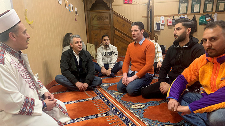Kadir Gecesi İslam’ı seçti, yeni ismi ‘Kadir’ oldu Kadir Gecesi İslam’ı seçti, yeni ismi ‘Kadir’ oldu