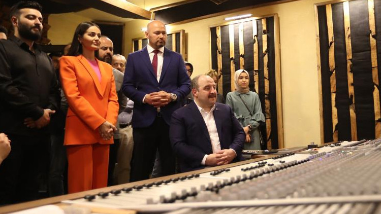 Bakan Varank gençlerle buluştu