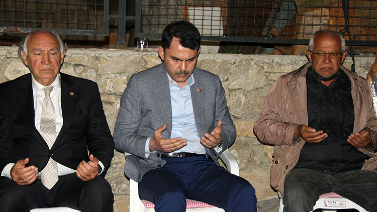 Bakan Kurum, metan gazı faciasında ölenlerin ailelerini ziyaret etti