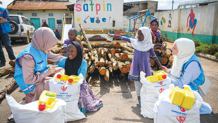 Yetimler ülkesi Uganda’ya Türk eli Yetimler ülkesi Uganda’ya Türk eli