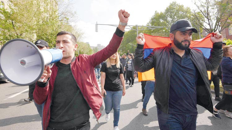 Erivan’da Paşinyan karşıtı tepki büyüdü Erivan’da Paşinyan karşıtı tepki büyüdü
