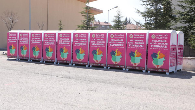 Kullanılmayan giysiler bu kumbaralarda bursa dönüşecek