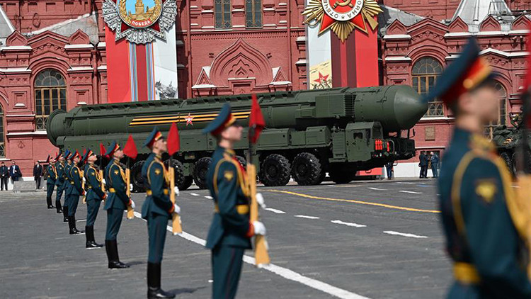 Zafer Günü provası gövde gösterisine dönüştü: Putin yeni oyuncağıyla göz dağı verdi