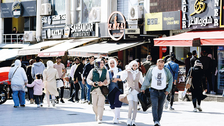 Hürriyet muhabirleri semt semt dolaştı... Suriyelilerle dönüşü konuştuk Hürriyet muhabirleri semt semt dolaştı... Suriyelilerle dönüşü konuştuk