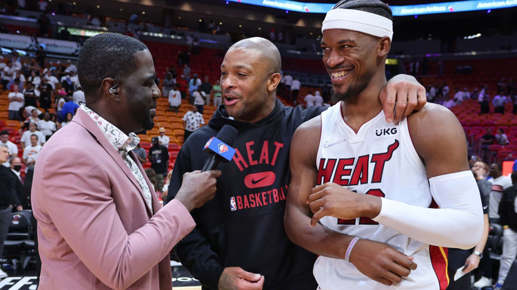 Phoenix Suns ve Miami Heat farklı kazanıp serilerinde öne geçti