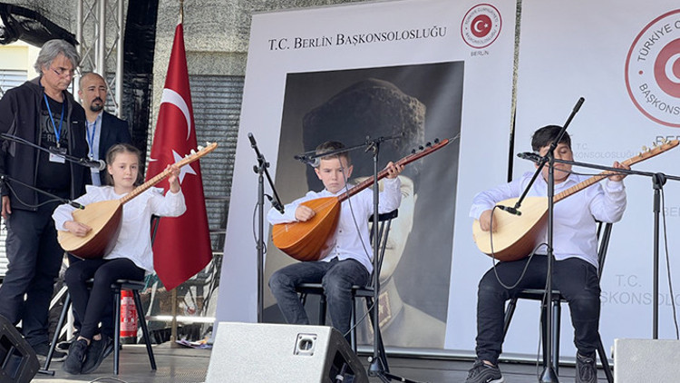 Çocuklar ve aileleri şenlikte eğlendi Çocuklar ve aileleri şenlikte eğlendi