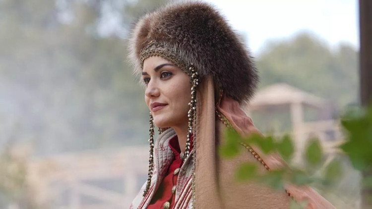 Akça Hatun kimdir, nasıl öldü Fahriye Evcen diziden ayrılıyor mu Alparslan Büyük Selçuklu Akça Hatun’un hayatı ve ölümü