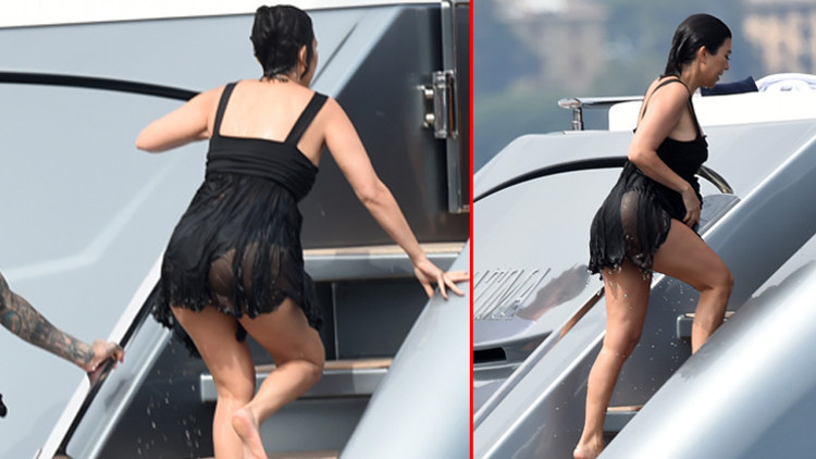 Çoluk- çocuk balayına çıktılar... Elbiselerle denize Çoluk- çocuk balayına çıktılar... Elbiselerle denize