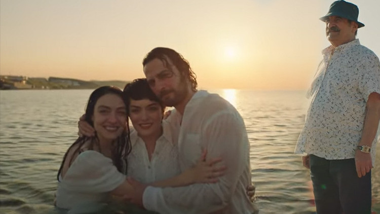 Masumlar Apartmanı 71. bölüm izleme ekranı: Masumlar Apartmanı final bölümünde Safiye, Han ve Gülbenden duygusal veda