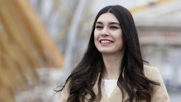 Burcu Kıratlı kimdir, nereli, kaç yaşında Burcu Kıratlı dizileri ve filmleri Burcu Kıratlı kimdir, nereli, kaç yaşında Burcu Kıratlı dizileri ve filmleri