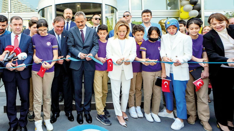 Demirören Medya Lisesi açıldı... Milli Eğitim Bakanı Özer: Yıllardır yapmak istediğimiz lise bu Demirören Medya Lisesi açıldı... Milli Eğitim Bakanı Özer: Yıllardır yapmak istediğimiz lise bu