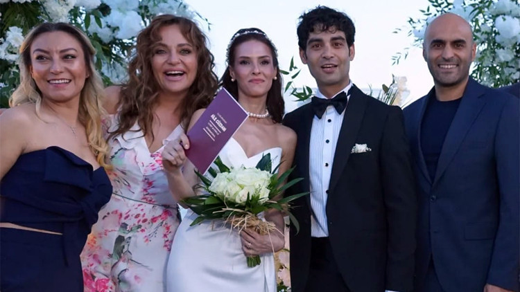 Oyuncu Özgün Aydın ve Dilan Saltık evlendi Oyuncu Özgün Aydın ve Dilan Saltık evlendi