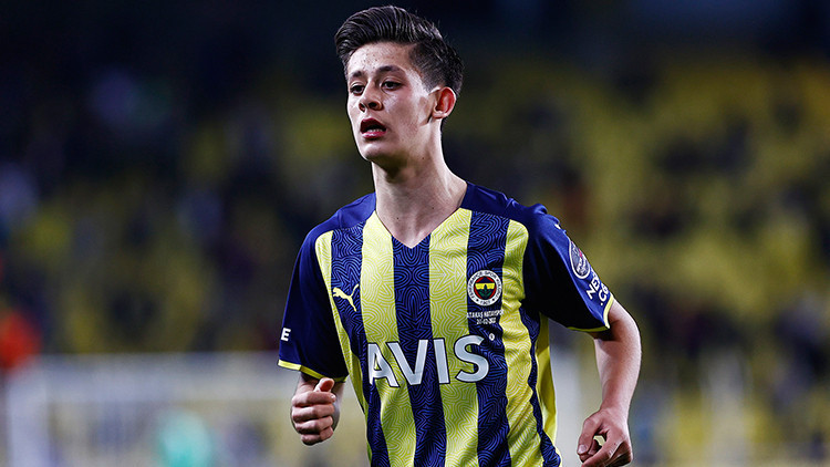 Son dakika: Fenerbahçenin genç oyuncusu Arda Gülere PSG kancası | Transfer haberi