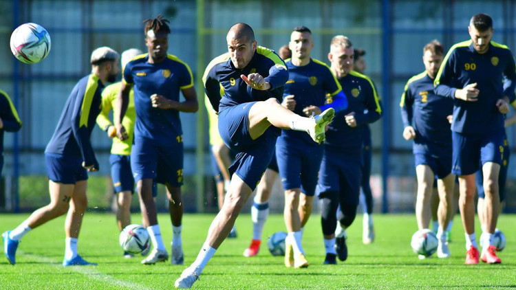 Zirveye taşıyan ekip dağılıyor