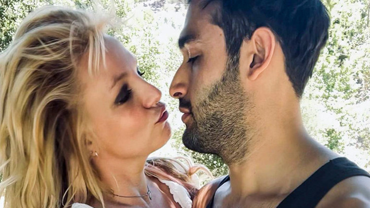 Eski eşi, ünlü şarkıcının düğününü bastı: O benim ilk ve tek eşim