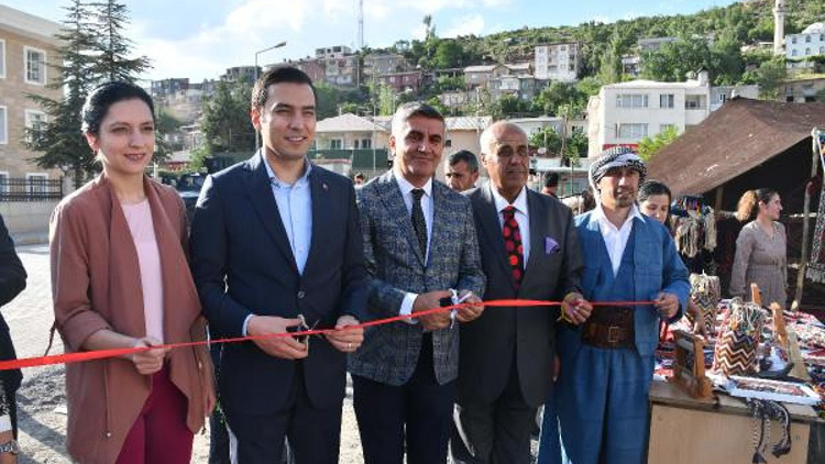 Şırnak’ta kadınların kurslarda yaptıkları ürünler açılışla sergilendi Şırnak’ta kadınların kurslarda yaptıkları ürünler açılışla sergilendi
