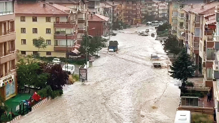 Ankara’yı sel aldı: 1 ölü, 1 kayıp Ankara’yı sel aldı: 1 ölü, 1 kayıp