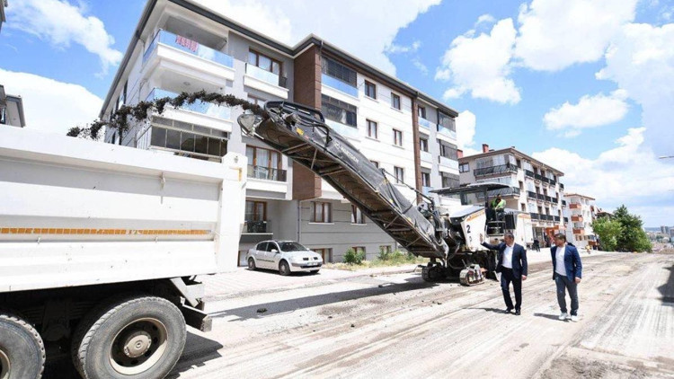Sokaklarda yenileme çalışması
