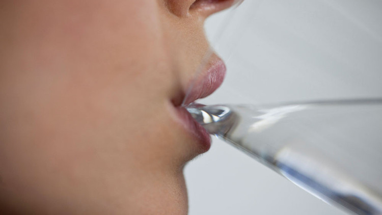 1 SORU 4 UZMAN | Suyu nasıl içelim Ilık mı, soğuk mu, sıcak mı