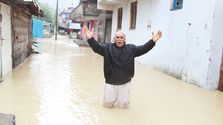 Sel kâbusu geri döndü