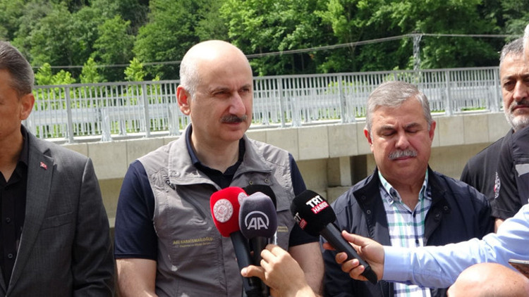 Bakan Karaismailoğlu: Binlerce iş makinesiyle vatandaşımızın yanındayız