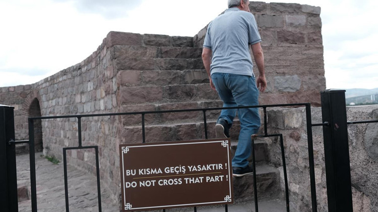 Çocuklara kötü örnek