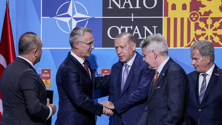 Madrid zirvesi dünya basınında... Economist: Erdoğan eve zaferle dönüyor Madrid zirvesi dünya basınında... Economist: Erdoğan eve zaferle dönüyor