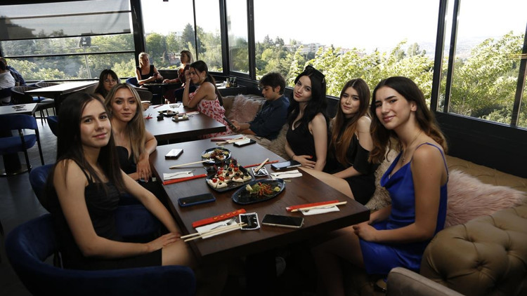 Yeni mekâna özel açılış