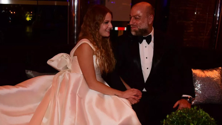 3 yıllık evlilik 10 dakikada bitti... Naz Elmas ile Erol Özmandıracı boşandı