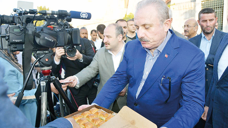 Şentop bayram namazı için Ayasofya’daydı Şentop bayram namazı için Ayasofya’daydı