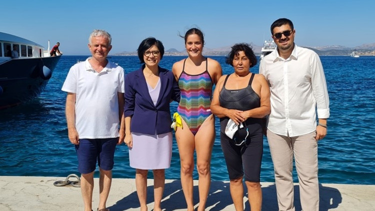 Bodrumlu Aysu Türkoğlu Manş Kanalı’nı geçen en genç yüzücü olarak adını tarihe yazdıracak