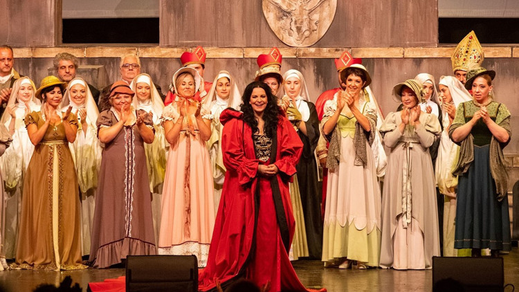 Süperstar soprano Angela Gheorghiulu Toscaya büyük alkış Süperstar soprano Angela Gheorghiulu Toscaya büyük alkış