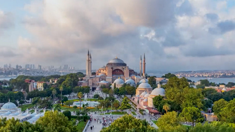‘Geçmişten Geleceğe Miras Ayasofya’ belgeselinin ön gösterimi yayınlandı