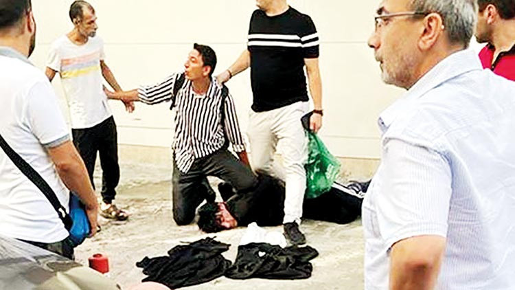 Çarşaflı saldırgan, ihraç hâkim çıktı Çarşaflı saldırgan, ihraç hâkim çıktı