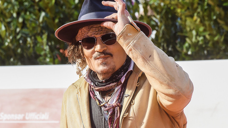 Rolleri bile elinden alınıyordu, işler değişti: Johnny Depp birkaç saat içinde 3.6 milyon kazandı Rolleri bile elinden alınıyordu, işler değişti: Johnny Depp birkaç saat içinde 3.6 milyon kazandı
