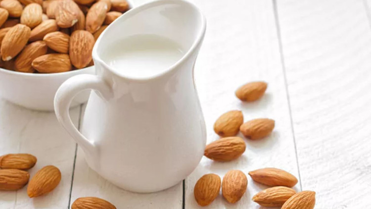 Vegan süt nedir, faydaları nelerdir İşte, inek sütü ve vegan (bitkisel) süt arasındaki farklar Vegan süt nedir, faydaları nelerdir İşte, inek sütü ve vegan (bitkisel) süt arasındaki farklar