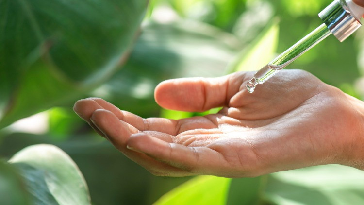 Yüze iyi gelen bitkisel ve doğal yağlar nelerdir Kuru, yağlı ve sivilceli yüze iyi gelen yağlar ile tarifleri