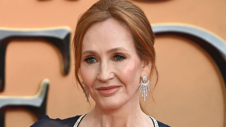 Rüşdi saldırısını eleştirmişti... Harry Potterın yazarı Rowling de ölüm tehdidi aldı
